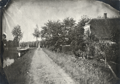 6431 Gezicht op de Noordlinschoterdijk te Linschoten, met rechts de boerderij Noordlinschoterdijk 45 en links een ...
